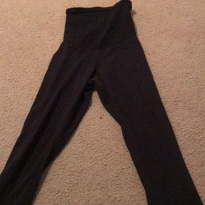 Cropped maternity leggings